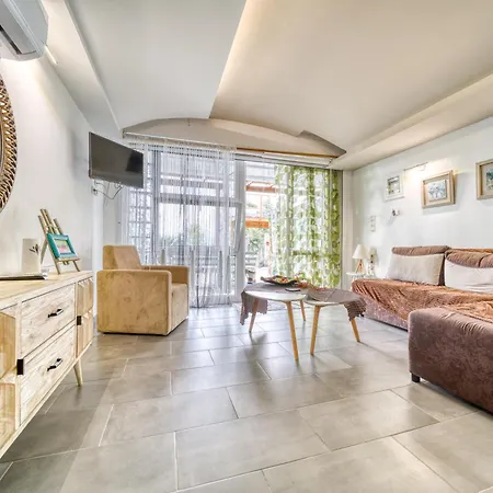 Magical View 1 Asproneri, * Kamena Wurla